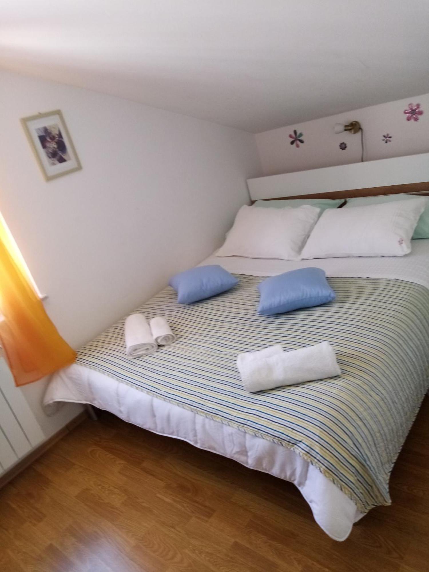 Apartments Vitkovic Cres Bagian luar foto